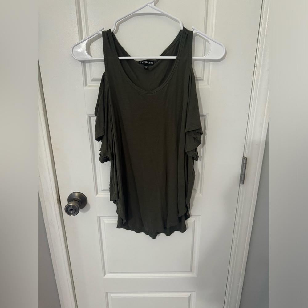 Cold shoulder top